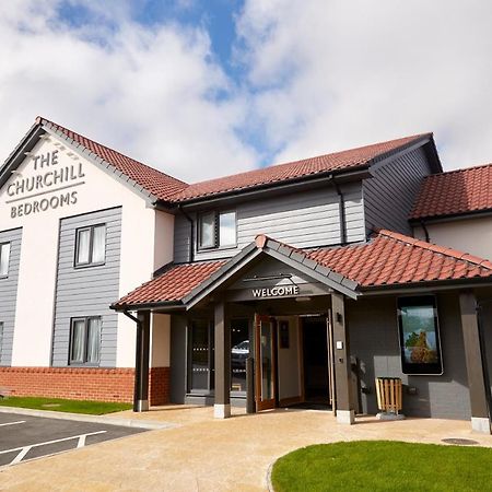 The Churchill By Greene King Inns Royal Wootton Bassett Eksteriør bilde