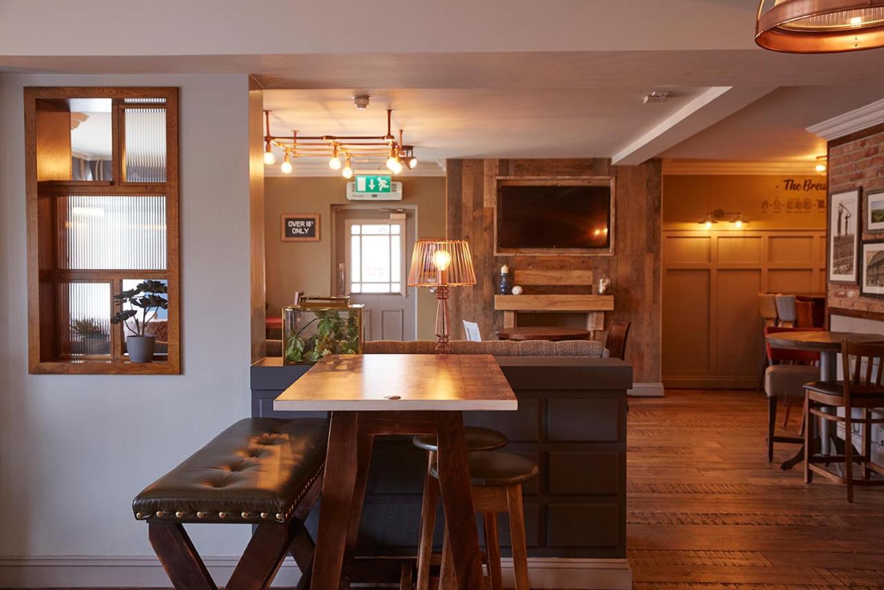 The Churchill By Greene King Inns Royal Wootton Bassett Eksteriør bilde
