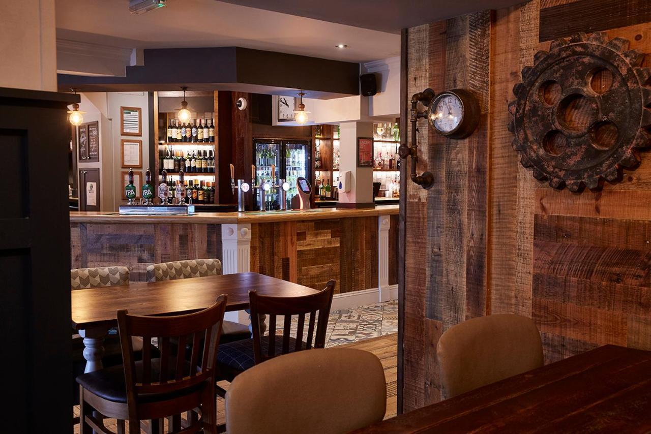 The Churchill By Greene King Inns Royal Wootton Bassett Eksteriør bilde