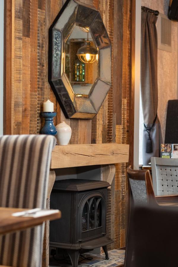 The Churchill By Greene King Inns Royal Wootton Bassett Eksteriør bilde