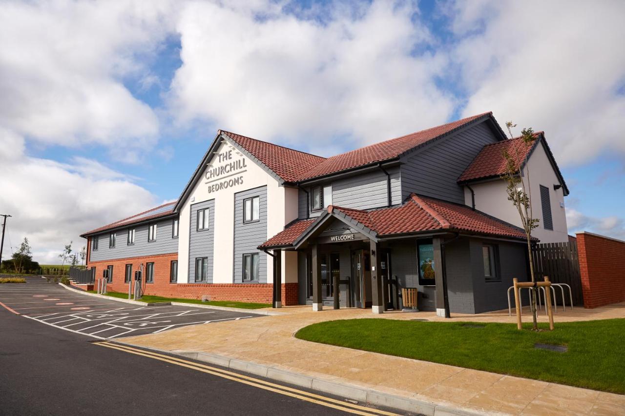 The Churchill By Greene King Inns Royal Wootton Bassett Eksteriør bilde