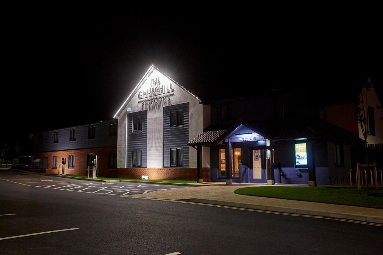 The Churchill By Greene King Inns Royal Wootton Bassett Eksteriør bilde